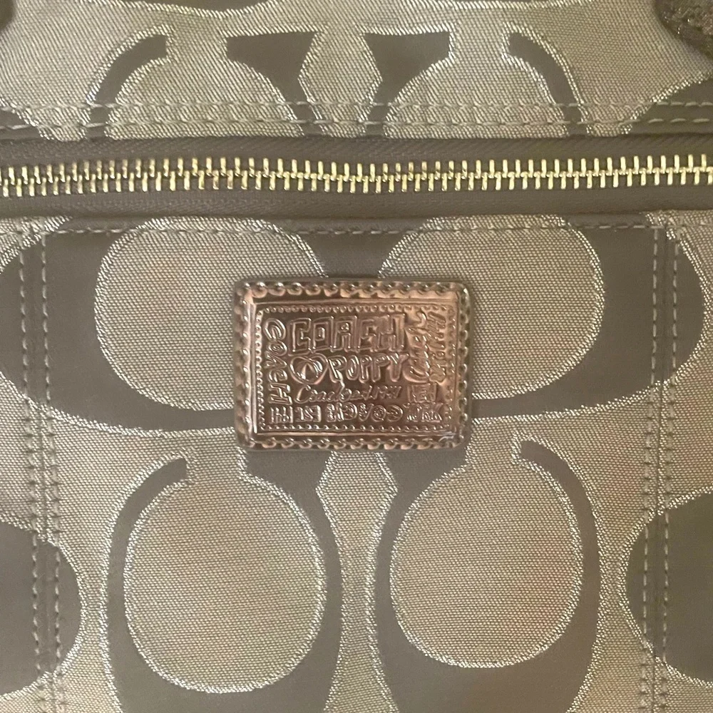 Coach Poppy Signature C Gray - GUC - Picture 2 of 11